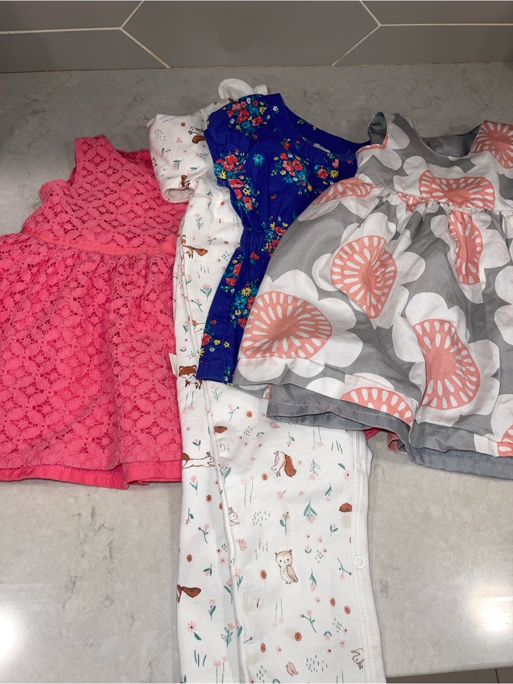 Children’s Bulk (Girls) : 4 Carters Dresses and 1 Rabbit and Bear 100% Sleepwear
